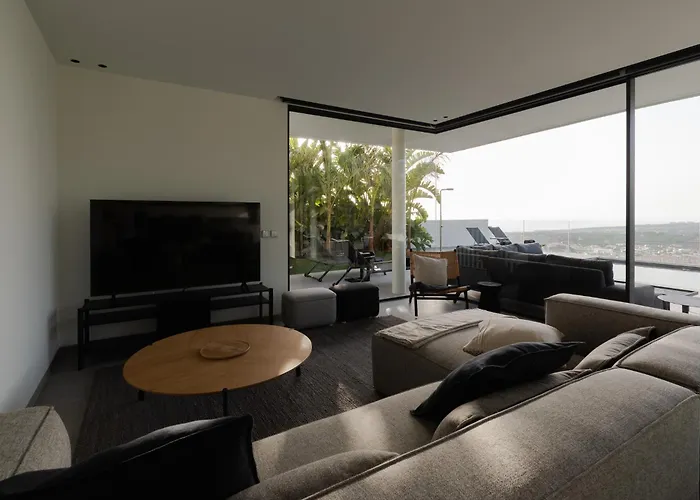 Karat Kai Torviscas *